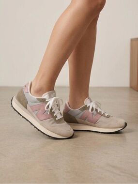 New Balance Womens 237 Sneaker in Marblehead Violet Shadow